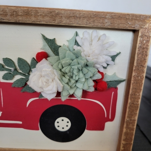 Primitives by Kathy Red Christmas Truck Felt Flowers Wooden Sign Home Decoration - Picture 2 of 4